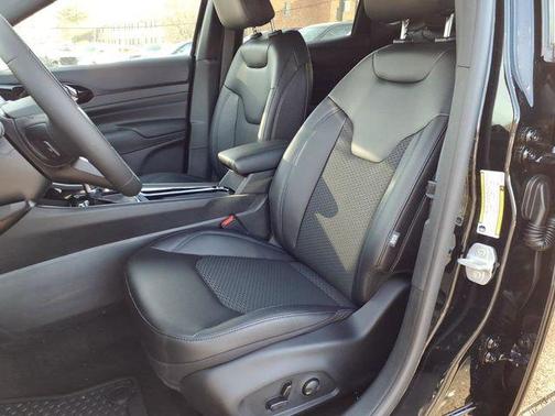 Diamond Black 2026 Jeep Compass Latitude
