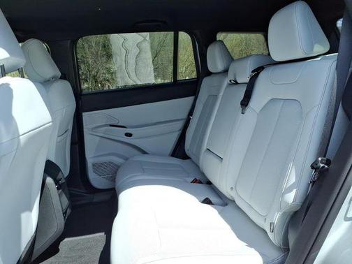Silver Zynith Clearcoat 2026 Jeep Cherokee LAREDO/LIMITED