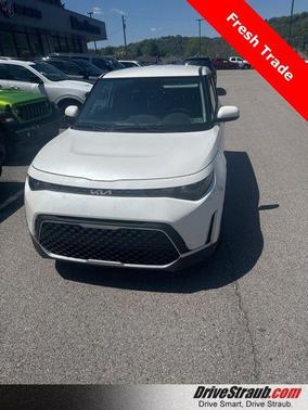 Snow White Pearl 2023 Kia Soul LX