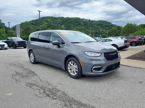 Ceramic Gray Clearcoat 2023 Chrysler Pacifica Touring-L