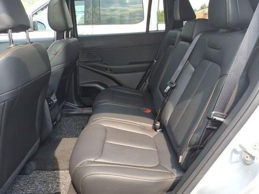 Silver Zynith Clearcoat 2026 Jeep Cherokee LAREDO/LIMITED