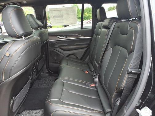 Diamond Black 2026 Jeep Grand Cherokee Limited