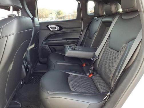 Bright White Clearcoat 2026 Jeep Compass Latitude