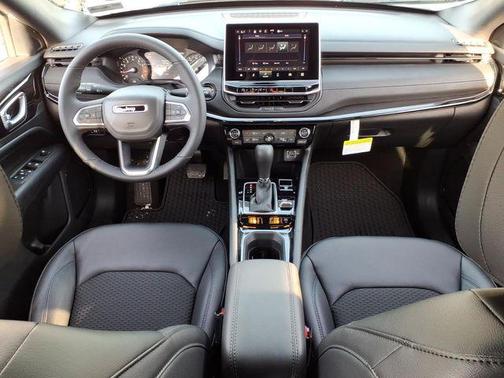 Bright White Clearcoat 2026 Jeep Compass Latitude