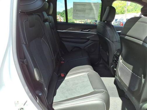 Bright White Clearcoat 2026 Jeep Grand Cherokee Sport