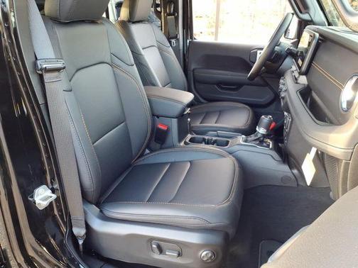 Black Clearcoat 2026 Jeep Gladiator Sport