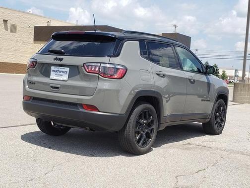 Sting-Gray Clearcoat 2023 Jeep Compass Latitude
