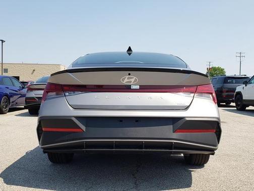 2025 Hyundai ELANTRA HEV SEL Sport