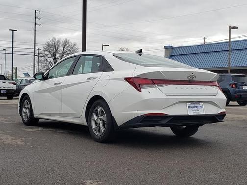 2023 Hyundai ELANTRA SE