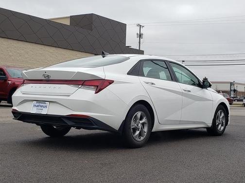 2023 Hyundai ELANTRA SE