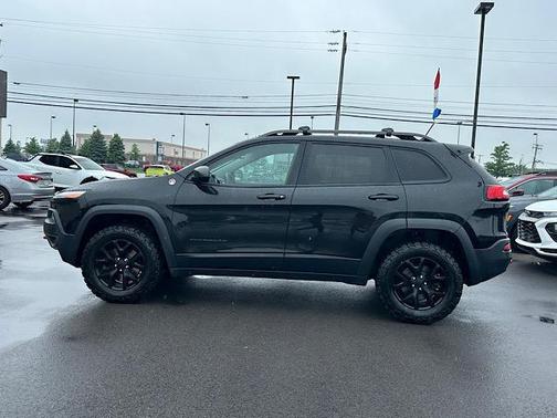 Brilliant Black Crystal Pearlcoat 2015 Jeep Cherokee Trailhawk
