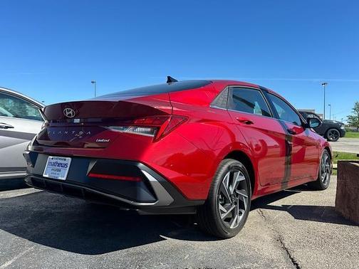 2025 Hyundai ELANTRA Limited
