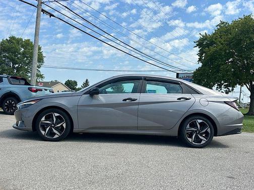 Fluid Metal 2022 Hyundai ELANTRA HEV Limited