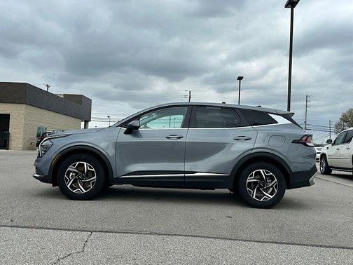 Everlasting Silver 2025 Kia Sportage LX
