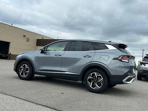 Everlasting Silver 2025 Kia Sportage LX