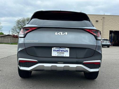 Everlasting Silver 2025 Kia Sportage LX