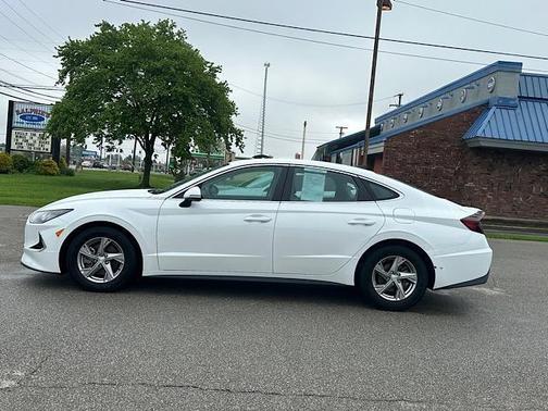 2022 Hyundai SONATA SE