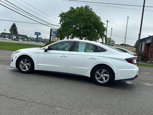 2022 Hyundai SONATA SE