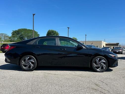 2025 Hyundai ELANTRA HEV SEL Sport