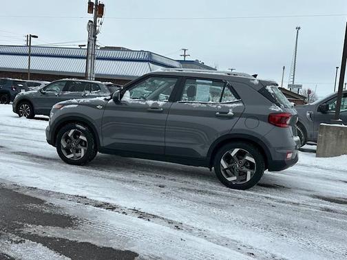 2022 Hyundai VENUE SEL