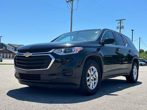 Mosaic Black Metallic 2020 Chevrolet Traverse LS