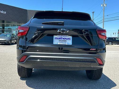 Mosaic Black Metallic 2024 Chevrolet Trax 1RS
