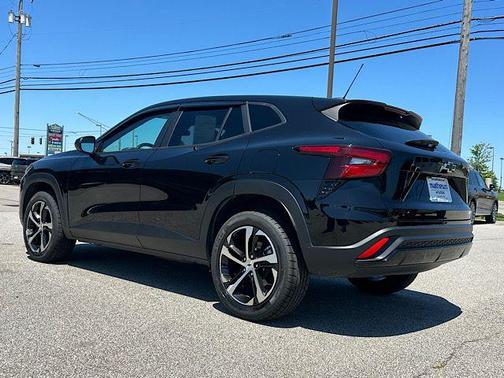 Mosaic Black Metallic 2024 Chevrolet Trax 1RS