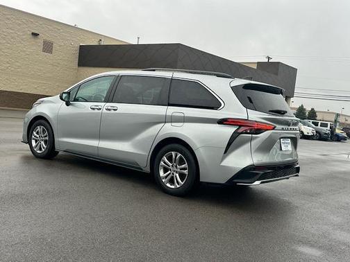 2022 Toyota Sienna XSE 7 Passenger