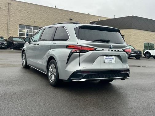 2022 Toyota Sienna XSE 7 Passenger