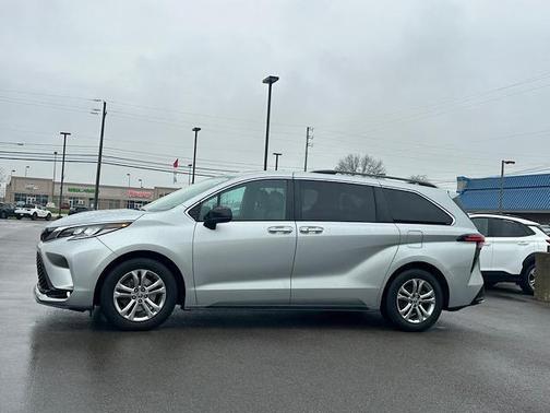 2022 Toyota Sienna XSE 7 Passenger