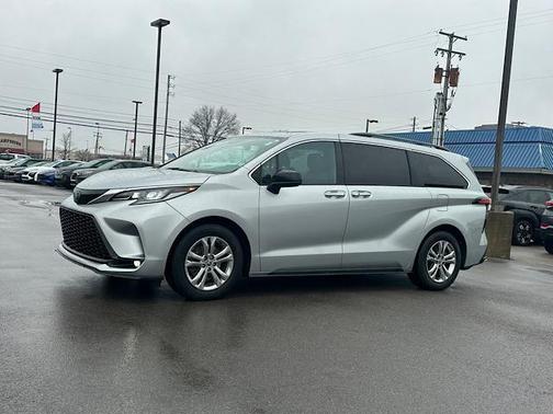 2022 Toyota Sienna XSE 7 Passenger