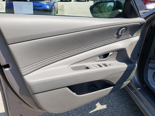 2025 Hyundai ELANTRA HEV SEL Sport