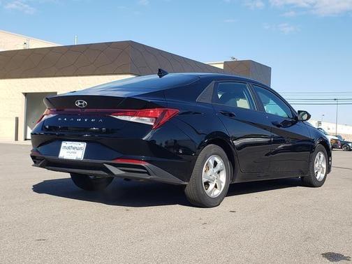 2021 Hyundai ELANTRA SE