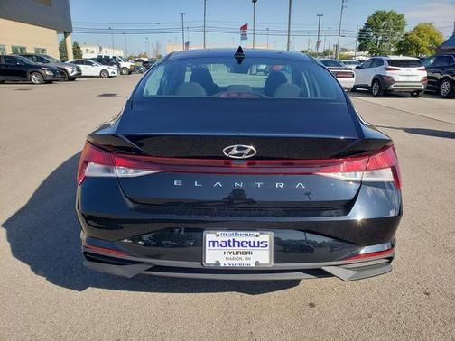 2021 Hyundai ELANTRA SE