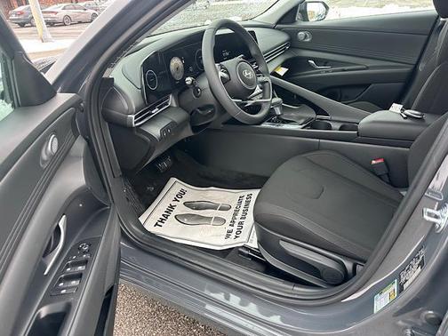 2025 Hyundai ELANTRA SEL