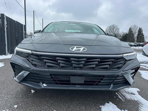 2025 Hyundai ELANTRA SEL