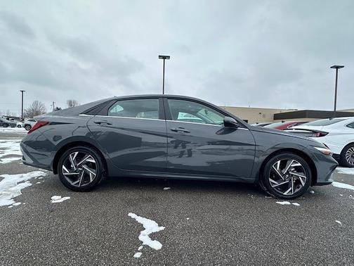 2025 Hyundai ELANTRA SEL