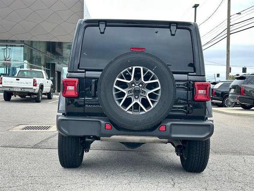 Black Clearcoat 2025 Jeep Wrangler Sahara