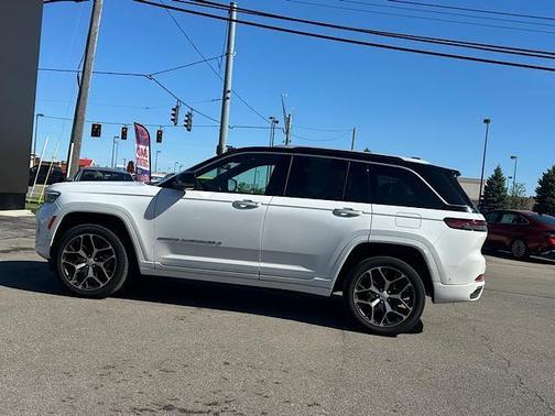 2022 Jeep Grand Cherokee Summit