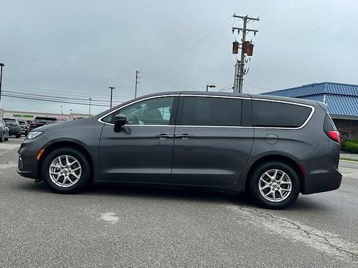 2023 Chrysler Pacifica Touring-L