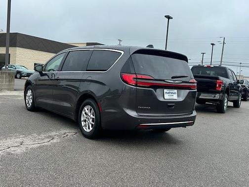 2023 Chrysler Pacifica Touring-L