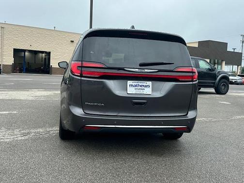 2023 Chrysler Pacifica Touring-L