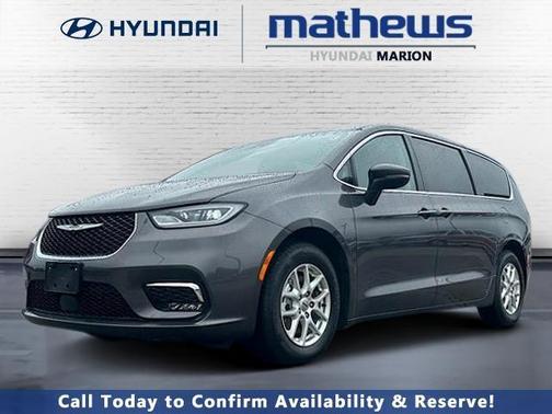 2023 Chrysler Pacifica Touring-L