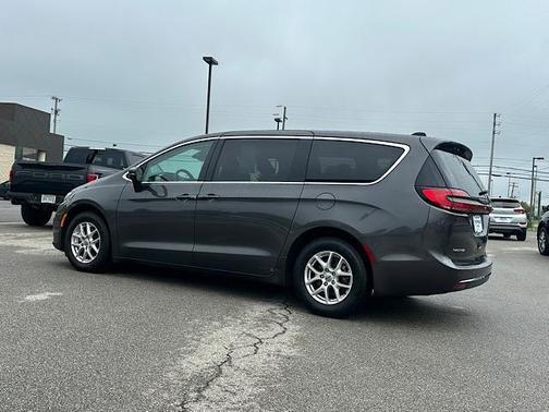 2023 Chrysler Pacifica Touring-L