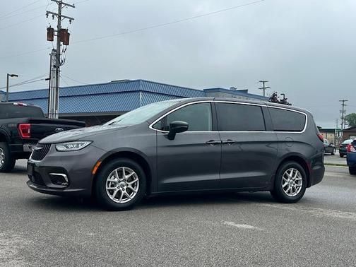 2023 Chrysler Pacifica Touring-L