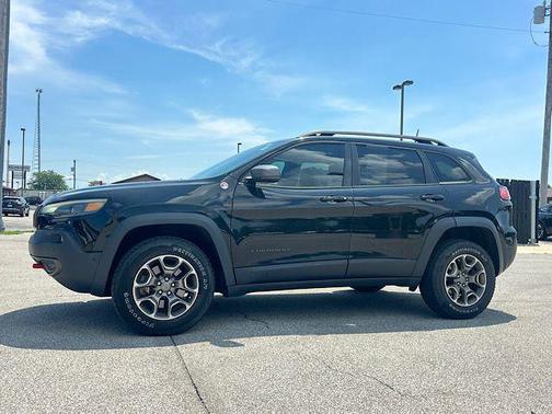 Diamond Black Crystal Pearlcoat 2020 Jeep Cherokee Trailhawk