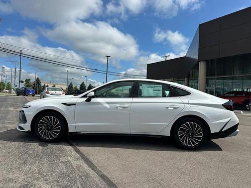 2024 Hyundai SONATA Hybrid SE