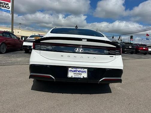 2024 Hyundai SONATA Hybrid SE