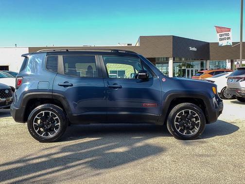 2023 Jeep Renegade Trailhawk