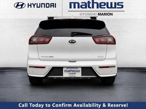 Snow White Pearl 2017 Kia Niro Touring